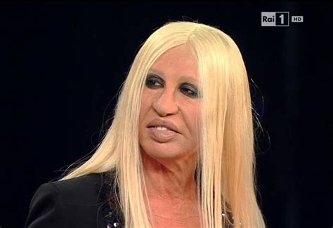 Virginia Raffaele imita Donatella Versace, la replica  